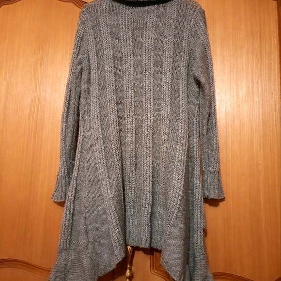Cardigan wool, women Large, worn, with fur $50 - Picture 5 of 5